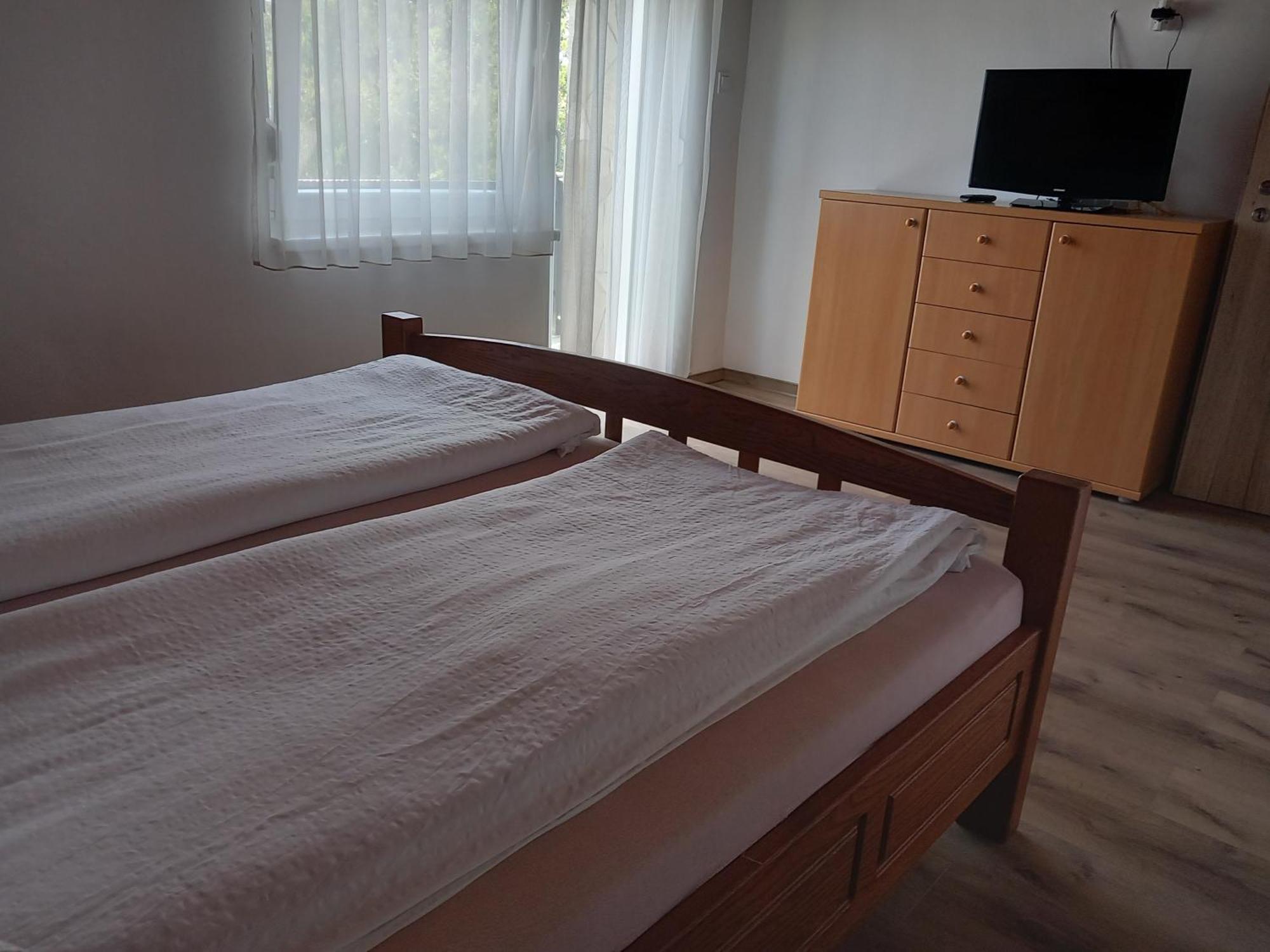 7 Ferohelyes Haz Balatonfenyvesen A Totol 15 M-re Sajat Steggel Es Csonakkal Балатонфеньвеш